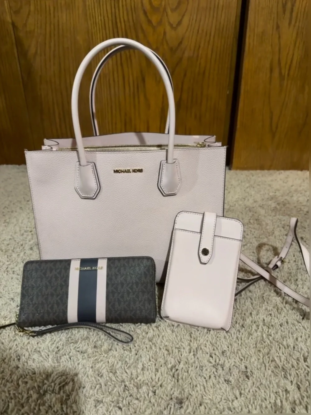 Michael Kors Tote w matching wallet and crossbody pouch